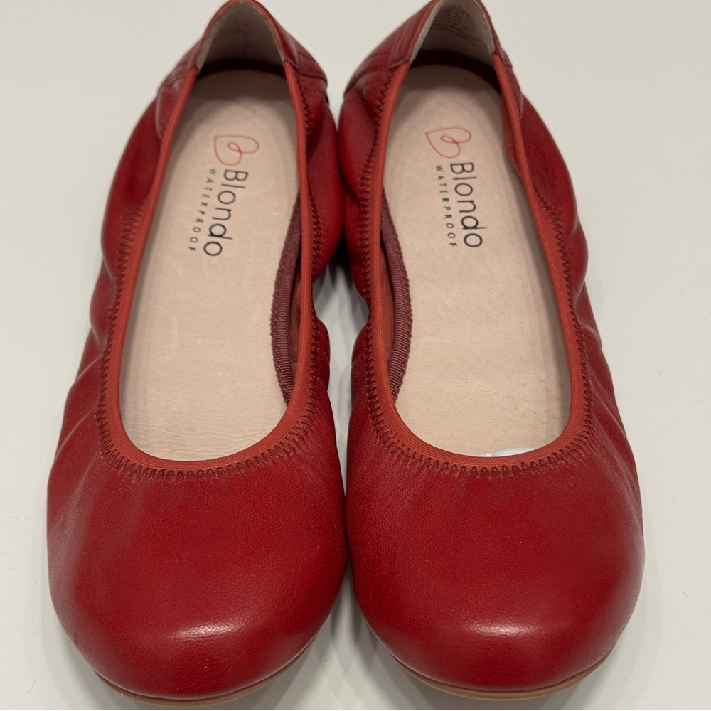 NWOB Blondo Waterproof Women's Red Leather Flats Size 8.5M - Picture 11 of 12